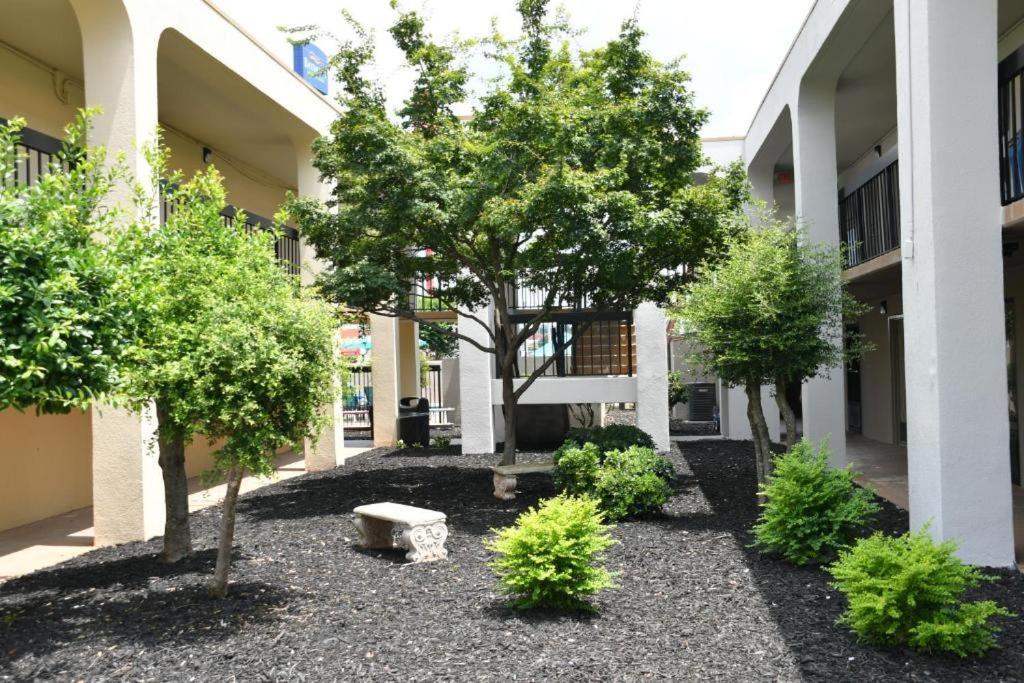 Baymont By Wyndham Macon I-75 Motell Exteriör bild